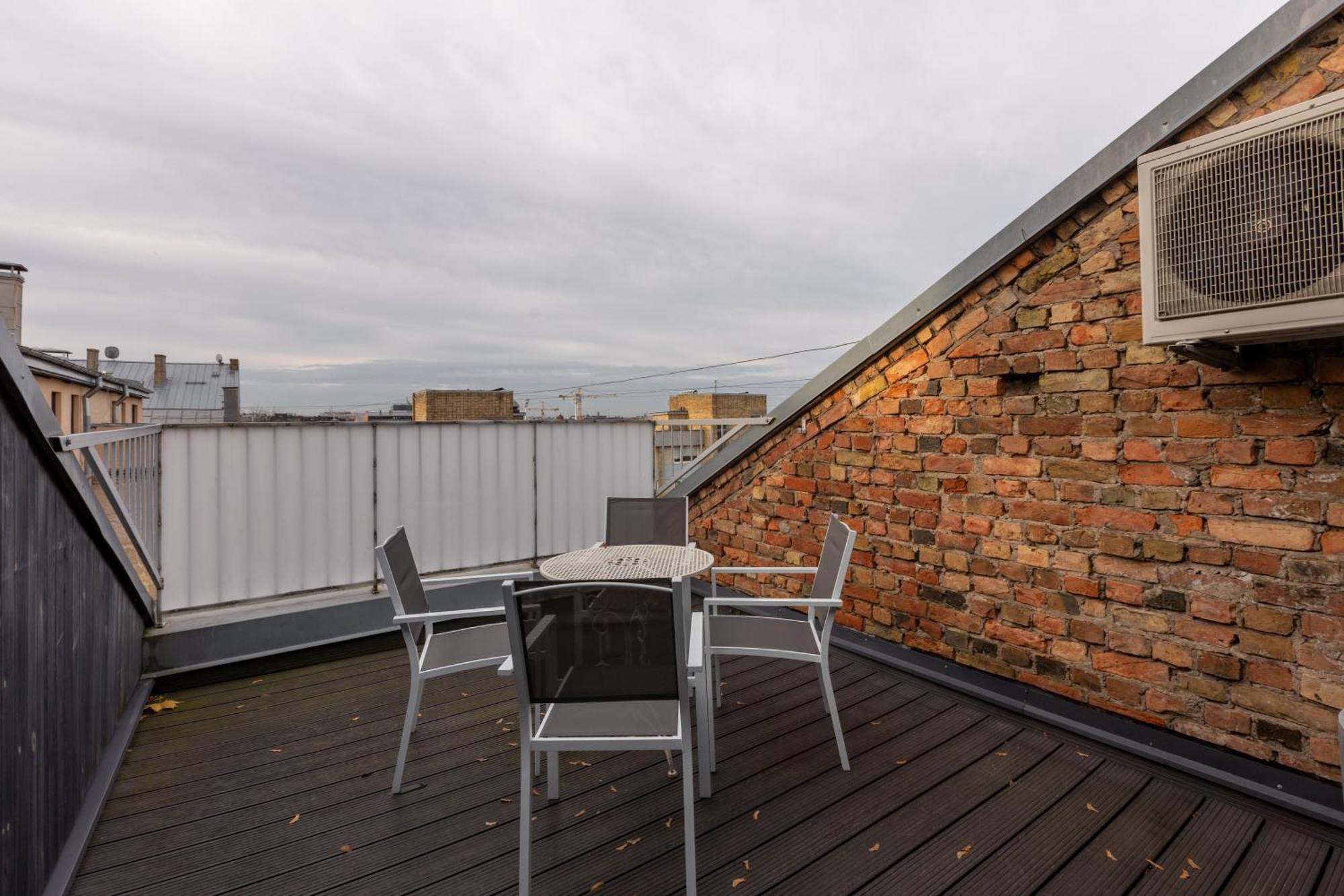 Penthouse Apartment With Terrace Riga Esterno foto