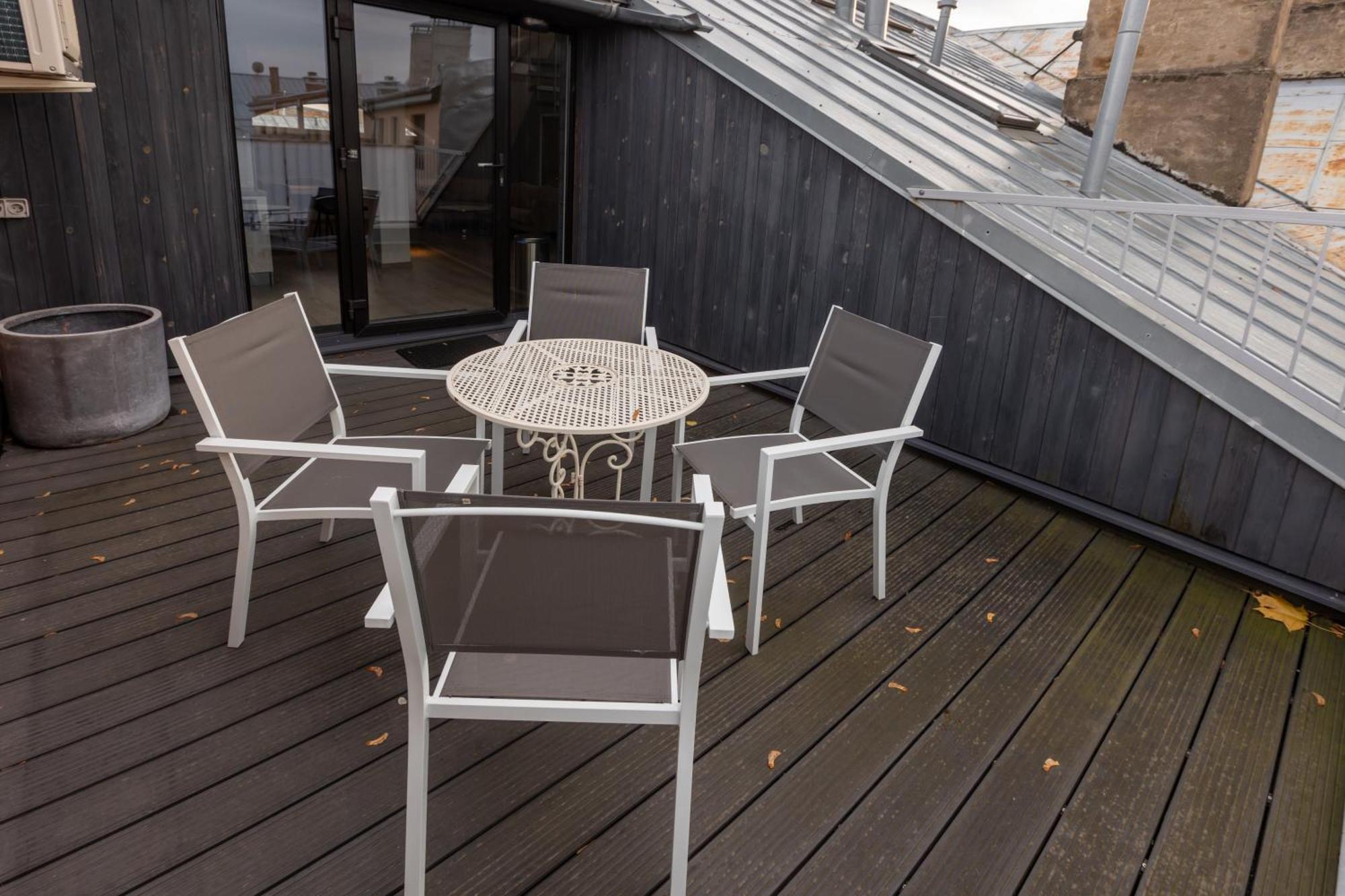 Penthouse Apartment With Terrace Riga Esterno foto