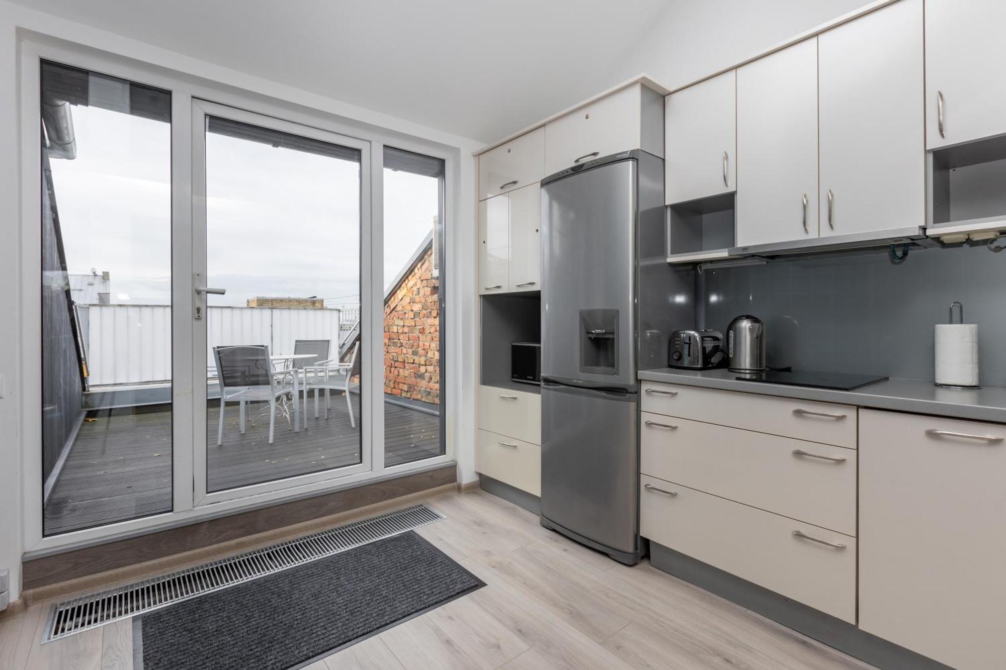 Penthouse Apartment With Terrace Riga Esterno foto