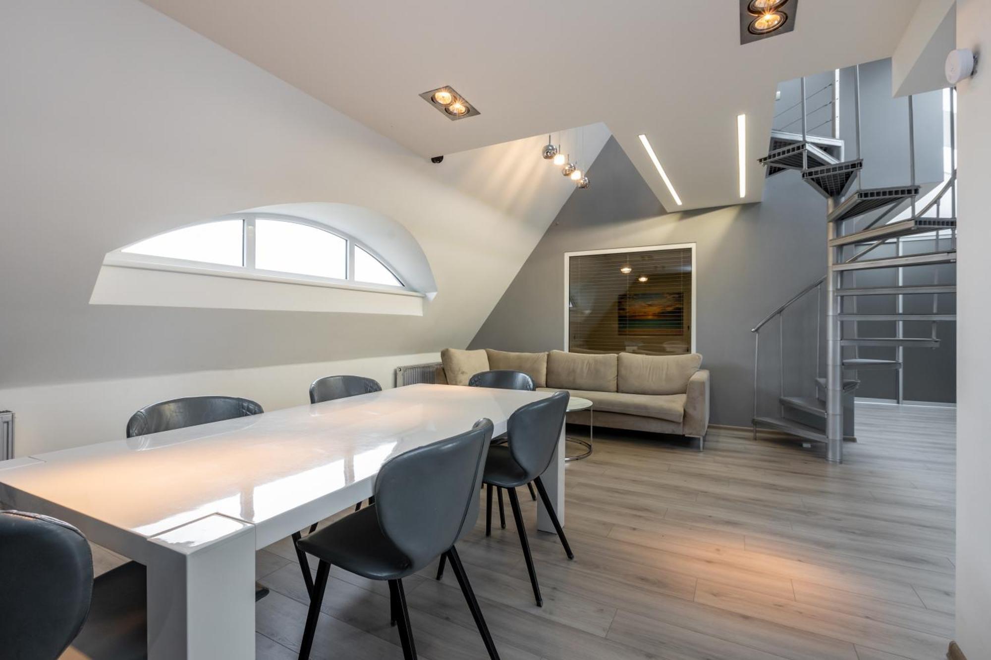 Penthouse Apartment With Terrace Riga Esterno foto